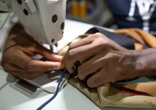 Couturière Couturier à la machine à coudre Toulouse