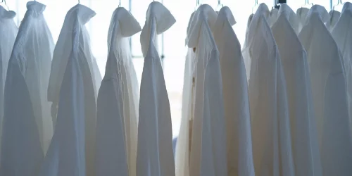10 techniques pour enlever les taches jaunes de vos vêtements blancs